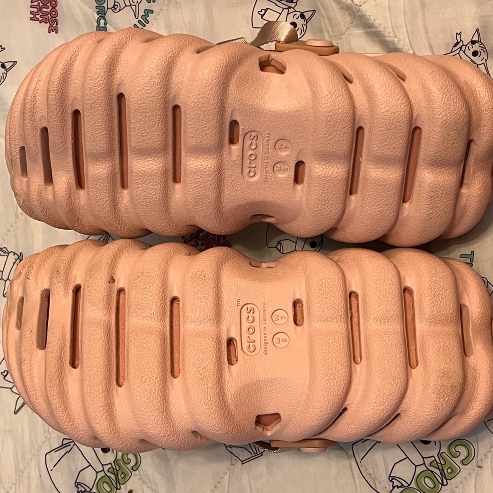 CROCS Women's Coral Sandals - Picture 5 of 5
